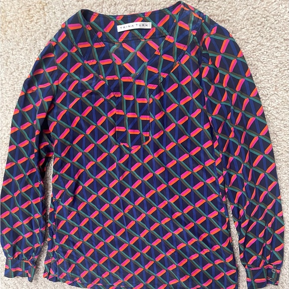 Trina Turk 100% silk v-neck long sleeve blouse size XS - Picture 1 of 7
